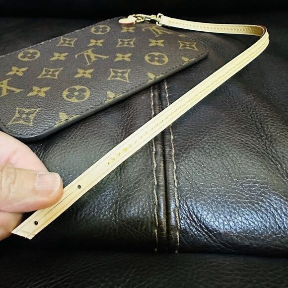Louis Vuitton Neverfull PM Pouch Monogram - Picture 6 of 10